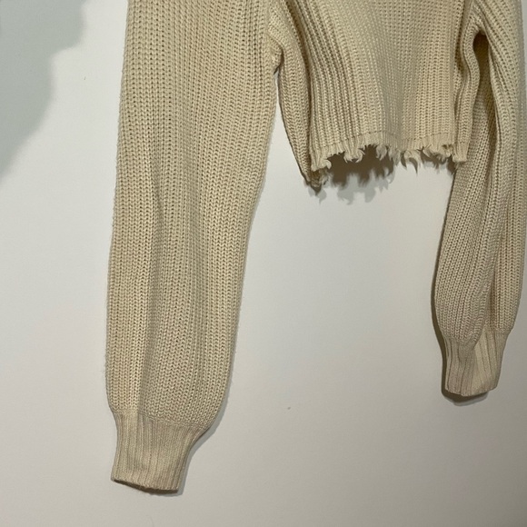 Funnel Neck Distressed Crop Sweater🦋 - Picture 6 of 8